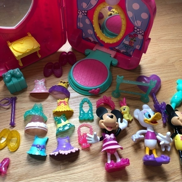 Disney Minnie Mouse Dress Up N Go Bowtique Runway Play Set Snap On Clothes - Picture 2 of 9